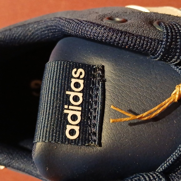 Adidas Brand New Suede Sneakers Blue And White Sz 10.5. - Picture 4 of 4